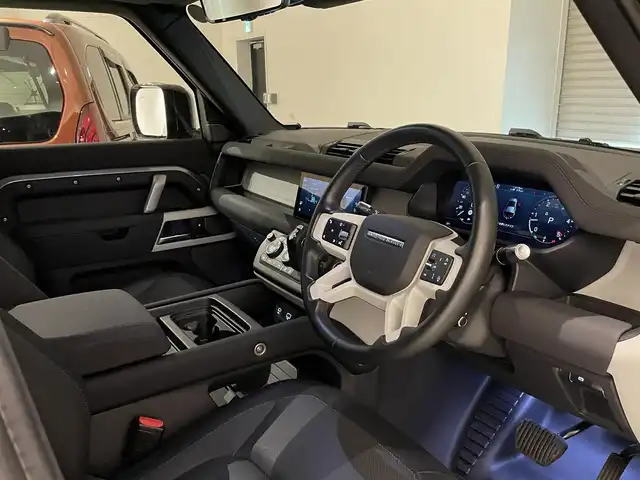 ランドローバー ランドローバー ディフェンダー 110XダイナミックSE 静岡県 2021(令3)年 0.4万km グレーⅡ 衝突軽減Ｂ　/半革　/ＣａｒＰｌａｙ　/サンルーフ　/ＭＥＲＩＤＩＡＮサウンド　/３６０°カメラ　/パワーシート／ヒーター／メモリ　/純正２０ＡＷ　/アイドリングストップ　/ＢＳＭ　/ＬＫＡ　/スマートキー