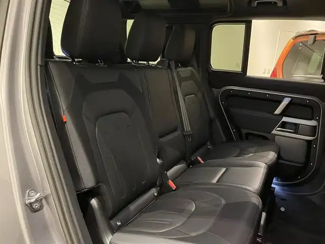 ランドローバー ランドローバー ディフェンダー 110XダイナミックSE 静岡県 2021(令3)年 0.4万km グレーⅡ 衝突軽減Ｂ　/半革　/ＣａｒＰｌａｙ　/サンルーフ　/ＭＥＲＩＤＩＡＮサウンド　/３６０°カメラ　/パワーシート／ヒーター／メモリ　/純正２０ＡＷ　/アイドリングストップ　/ＢＳＭ　/ＬＫＡ　/スマートキー