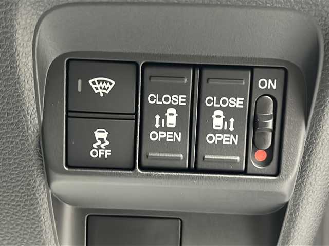 ホンダ フリード ハイブリット e:HEV クロスター 福島県 2025(令7)年 0.1千km クリスタルブラックパール /登録済未使用車//4WD//ホンダセンシング/・衝突軽減ブレーキ/・路外逸脱抑制機能/・先行車発進お知らせ機能/・アダプティブクルーズコントロール/・車線維持支援システム/・パーキングセンサー//ブラインドスポットモニター//マルチビューカメラシステム//メーカーOP9型ナビ/・BT.スマホ連携/・フルセグTV//両側パワースライドドア//前席シートヒーター//プッシュスタート//スマートキー×2//電動パーキングブレーキ//ブレーキホールド//LEDヘッドライト//LEDフォグライト//ステアリングスイッチ//純正15インチAW//ワイパーデアイサー