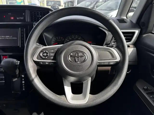 トヨタ ルーミー G 宮城県 2021(令3)年 5.3万km パールホワイトⅢ スマートアシスト/・衝突回避支援ブレーキ機能/・衝突警報機能/・車線逸脱警報機能/・路側逸脱警報/・ブレーキ制御付誤発進抑制機能/・オートハイビーム/・コーナーセンサー/・ふらつき警報/・標識認識機能/・先行車発進お知らせ機能/純正ナビ（NSZT-W68T）/・CD/DVD/・Bluetooth/・フルセグＴＶ/ビルトインETC/ドライブレコーダー/ウェルカムパワースライドドア（両側）/LEDヘッドランプ/オートライト/スマートキー＆プッシュスタート/電動格納ミラー/純正ドアバイザー/純正フロアマット/Wエアバッグ
