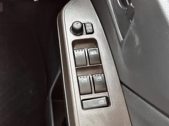 トヨタ ルーミー G 宮城県 2021(令3)年 5.3万km パールホワイトⅢ スマートアシスト/・衝突回避支援ブレーキ機能/・衝突警報機能/・車線逸脱警報機能/・路側逸脱警報/・ブレーキ制御付誤発進抑制機能/・オートハイビーム/・コーナーセンサー/・ふらつき警報/・標識認識機能/・先行車発進お知らせ機能/純正ナビ（NSZT-W68T）/・CD/DVD/・Bluetooth/・フルセグＴＶ/ビルトインETC/ドライブレコーダー/ウェルカムパワースライドドア（両側）/LEDヘッドランプ/オートライト/スマートキー＆プッシュスタート/電動格納ミラー/純正ドアバイザー/純正フロアマット/Wエアバッグ