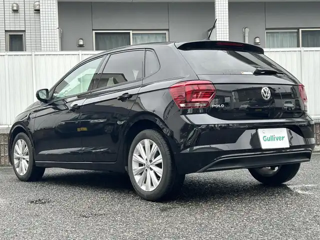 フォルクスワーゲン ポロ TSIハイライン 愛知県 2020(令2)年 6万km ディープブラックパールエフェクト ワンオーナー/メーカーオプションナビ【Bluetooth CD DVD SD フルセグ】/バックカメラ/ビルトインETC2.0/ドライブレコーダー/レーダークルーズコントロール/ブラインドスポットモニター/リアトラフィックアラート/フロントアシスト/パーキングアシスト/アイドリングストップ/ステアリングリモコン/スマートキー【スペア1本】/純正フロアマット/純正アルミホイール/禁煙車