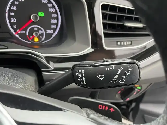 フォルクスワーゲン ポロ TSIハイライン 愛知県 2020(令2)年 6万km ディープブラックパールエフェクト ワンオーナー/メーカーオプションナビ【Bluetooth CD DVD SD フルセグ】/バックカメラ/ビルトインETC2.0/ドライブレコーダー/レーダークルーズコントロール/ブラインドスポットモニター/リアトラフィックアラート/フロントアシスト/パーキングアシスト/アイドリングストップ/ステアリングリモコン/スマートキー【スペア1本】/純正フロアマット/純正アルミホイール/禁煙車