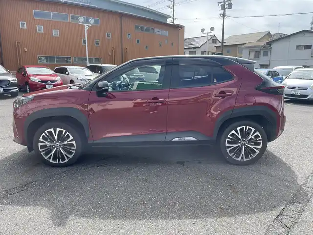 トヨタ ヤリスクロス ハイブリッド Z 静岡県 2022(令4)年 1.6万km ブラックマイカ/センシュアルレッドマイカ ワンオーナー/4WD/純正ナビ/フルセグTV/USB/Bluetooth/バックカメラ/全方位カメラ/TOYOTA Safety Sense/・レーダークルーズ コントロール/・プリクラッシュセーフティ/・レーンディパーチャーアラート/・先行車発進告知機能/・オートマチックハイビーム/純正18インチアルミホイール/ハンドルヒーター/運転席パワーシート/前席シートヒーター/ビルトインETC/LEDライト/スマートキー2個/プッシュスタート/新車時保証書/取扱説明書