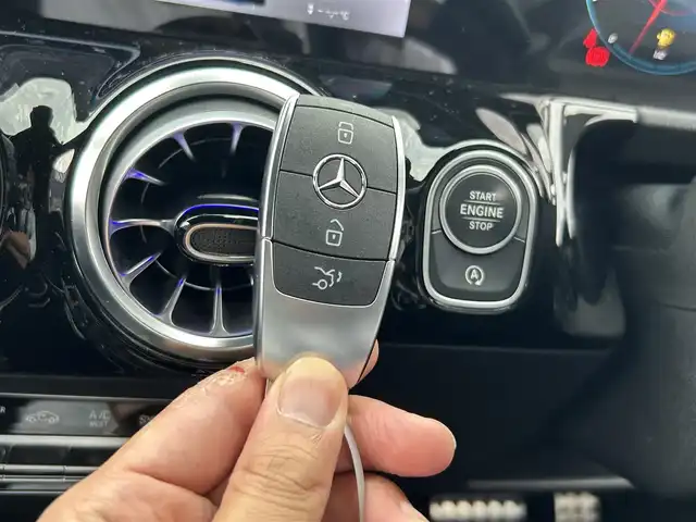メルセデス・ベンツ Ｍ・ベンツ ＧＬＡ２００ｄ 4マチック AMGライン 滋賀県 2022(令4)年 2.3万km ポーラホワイト ワンオーナー/レーダーセーフティパッケージ/純正ナビ/地デジ/Bluetooth/ワイヤレス充電/全方位カメラ/黒半革/パワーシート/シートヒーター/純正19インチAW/純正ドライブレコーダー（360°）/ETC