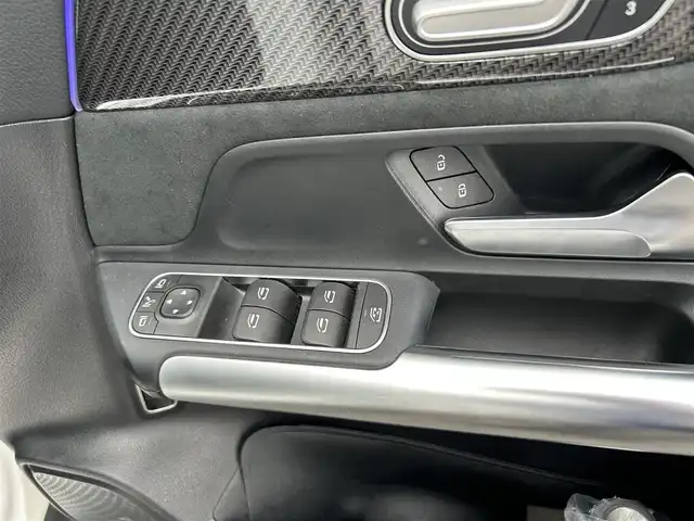 メルセデス・ベンツ Ｍ・ベンツ ＧＬＡ２００ｄ 4マチック AMGライン 滋賀県 2022(令4)年 2.3万km ポーラホワイト ワンオーナー/レーダーセーフティパッケージ/純正ナビ/地デジ/Bluetooth/ワイヤレス充電/全方位カメラ/黒半革/パワーシート/シートヒーター/純正19インチAW/純正ドライブレコーダー（360°）/ETC