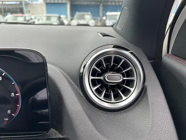 メルセデス・ベンツ Ｍ・ベンツ ＧＬＡ２００ｄ 4マチック AMGライン 滋賀県 2022(令4)年 2.3万km ポーラホワイト ワンオーナー/レーダーセーフティパッケージ/純正ナビ/地デジ/Bluetooth/ワイヤレス充電/全方位カメラ/黒半革/パワーシート/シートヒーター/純正19インチAW/純正ドライブレコーダー（360°）/ETC