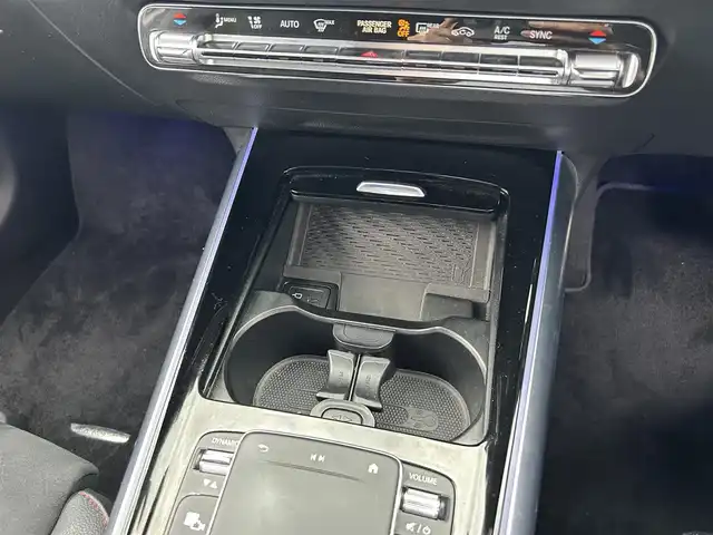 メルセデス・ベンツ Ｍ・ベンツ ＧＬＡ２００ｄ 4マチック AMGライン 滋賀県 2022(令4)年 2.3万km ポーラホワイト ワンオーナー/レーダーセーフティパッケージ/純正ナビ/地デジ/Bluetooth/ワイヤレス充電/全方位カメラ/黒半革/パワーシート/シートヒーター/純正19インチAW/純正ドライブレコーダー（360°）/ETC