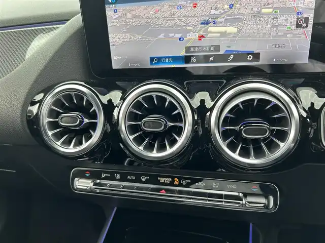 メルセデス・ベンツ Ｍ・ベンツ ＧＬＡ２００ｄ 4マチック AMGライン 滋賀県 2022(令4)年 2.3万km ポーラホワイト ワンオーナー/レーダーセーフティパッケージ/純正ナビ/地デジ/Bluetooth/ワイヤレス充電/全方位カメラ/黒半革/パワーシート/シートヒーター/純正19インチAW/純正ドライブレコーダー（360°）/ETC