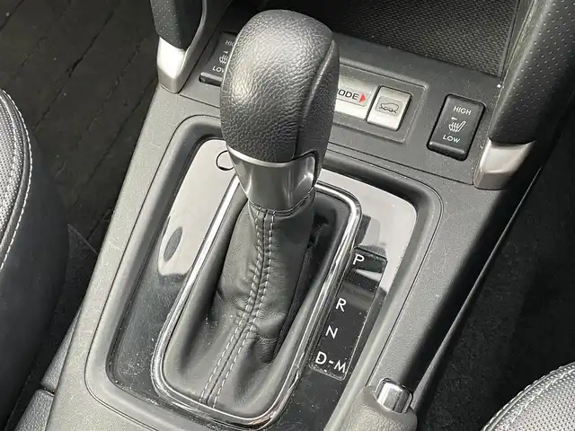 スバル フォレスター S－リミテッド 道南・函館 2016(平28)年 9.4万km アイスシルバーメタリック /純正ナビ//フルセグＴＶ//バックカメラ//クルーズコントロール//ブラインドスポットモニター//シートヒーター//レーンキープアシスト//ステアリング連動ヘッドランプ//衝突軽減ブレーキ//先行車発進通知//パドルシフト//ハーフレザーシート//パワーシート//フロアマット//スマートキー//プッシュスタート//ＥＴＣ