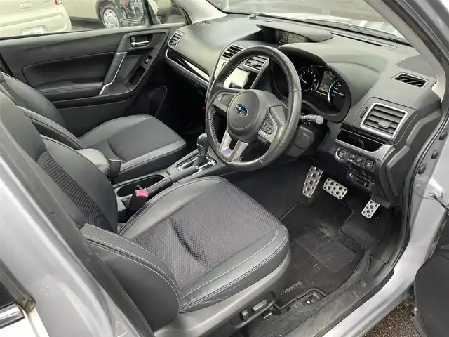 スバル フォレスター S－リミテッド 道南・函館 2016(平28)年 9.4万km アイスシルバーメタリック /純正ナビ//フルセグＴＶ//バックカメラ//クルーズコントロール//ブラインドスポットモニター//シートヒーター//レーンキープアシスト//ステアリング連動ヘッドランプ//衝突軽減ブレーキ//先行車発進通知//パドルシフト//ハーフレザーシート//パワーシート//フロアマット//スマートキー//プッシュスタート//ＥＴＣ