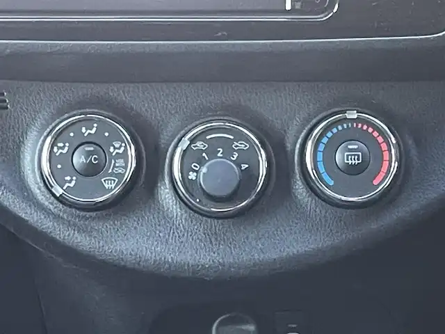 トヨタ ヴィッツ F LEDエディション 宮城県 2016(平28)年 7.9万km ボルドーマイカメタリック ワンオーナー/4WD/純正ＳＤナビ/（ＡＭ／ＦＭ／／ＣＤ／Ｂｌｕｅｔｏｏｔｈ）　/ワンセグテレビ　/横滑り防止装置　/４ＷＤオートモードスイッチ　/フロントワイパーデアイサー　/スマートキー　/プッシュスタート　/ＥＴＣ　/電動格納ミラー/スタッドレス社外AW/（165/70R14）