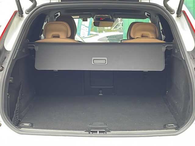 ボルボ ＸＣ６０ D4 AWD インスクリプション 新潟県 2020(令2)年 5.2万km クリスタルホワイトP 取扱説明書　ナビ説明書/シティーセーフティー/アダプティブクルーズコントロール/ブラインドウスポットインフォメーション/レーンキープアシスト/クロストラフィックアラート/純正ナビ/フルセグTV/CD/BT/USB/AppleCarplay/360度カメラ　ETC【DSRC】/ハーマンカードン/ヘッドアップディスプレイ/レザーシート/全席シートヒーター/Fベンチレーター/ハンドルヒーター/フロントメモリー付パワーシート【マッサージ機能付】/スマートキー×2本/パーキングアシスタンス/LEDヘッドライト/オートライト/皮巻きハンドル/パワーバックドア/純正19インチアルミ