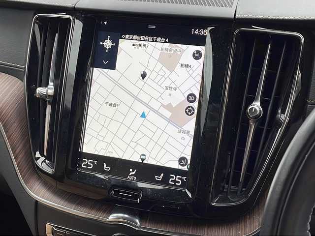 ボルボ ＸＣ６０ D4 AWD インスクリプション 新潟県 2020(令2)年 5.2万km クリスタルホワイトP 取扱説明書　ナビ説明書/シティーセーフティー/アダプティブクルーズコントロール/ブラインドウスポットインフォメーション/レーンキープアシスト/クロストラフィックアラート/純正ナビ/フルセグTV/CD/BT/USB/AppleCarplay/360度カメラ　ETC【DSRC】/ハーマンカードン/ヘッドアップディスプレイ/レザーシート/全席シートヒーター/Fベンチレーター/ハンドルヒーター/フロントメモリー付パワーシート【マッサージ機能付】/スマートキー×2本/パーキングアシスタンス/LEDヘッドライト/オートライト/皮巻きハンドル/パワーバックドア/純正19インチアルミ