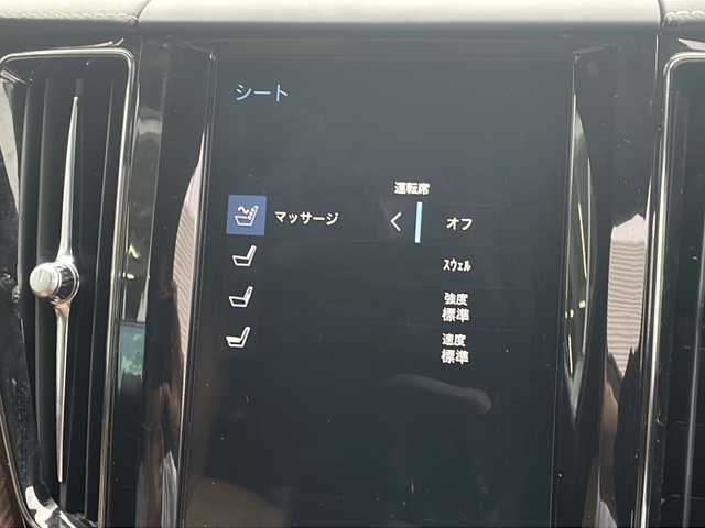 ボルボ ＸＣ６０ D4 AWD インスクリプション 新潟県 2020(令2)年 5.2万km クリスタルホワイトP 取扱説明書　ナビ説明書/シティーセーフティー/アダプティブクルーズコントロール/ブラインドウスポットインフォメーション/レーンキープアシスト/クロストラフィックアラート/純正ナビ/フルセグTV/CD/BT/USB/AppleCarplay/360度カメラ　ETC【DSRC】/ハーマンカードン/ヘッドアップディスプレイ/レザーシート/全席シートヒーター/Fベンチレーター/ハンドルヒーター/フロントメモリー付パワーシート【マッサージ機能付】/スマートキー×2本/パーキングアシスタンス/LEDヘッドライト/オートライト/皮巻きハンドル/パワーバックドア/純正19インチアルミ
