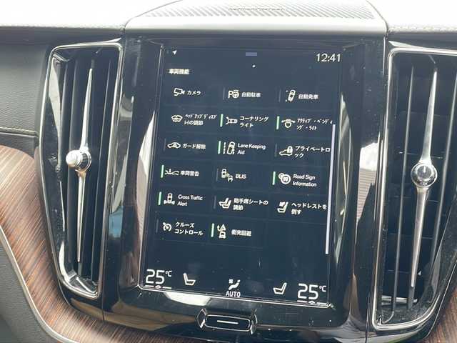 ボルボ ＸＣ６０ D4 AWD インスクリプション 新潟県 2020(令2)年 5.2万km クリスタルホワイトP 取扱説明書　ナビ説明書/シティーセーフティー/アダプティブクルーズコントロール/ブラインドウスポットインフォメーション/レーンキープアシスト/クロストラフィックアラート/純正ナビ/フルセグTV/CD/BT/USB/AppleCarplay/360度カメラ　ETC【DSRC】/ハーマンカードン/ヘッドアップディスプレイ/レザーシート/全席シートヒーター/Fベンチレーター/ハンドルヒーター/フロントメモリー付パワーシート【マッサージ機能付】/スマートキー×2本/パーキングアシスタンス/LEDヘッドライト/オートライト/皮巻きハンドル/パワーバックドア/純正19インチアルミ