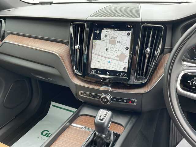 ボルボ ＸＣ６０ D4 AWD インスクリプション 新潟県 2020(令2)年 5.2万km クリスタルホワイトP 取扱説明書　ナビ説明書/シティーセーフティー/アダプティブクルーズコントロール/ブラインドウスポットインフォメーション/レーンキープアシスト/クロストラフィックアラート/純正ナビ/フルセグTV/CD/BT/USB/AppleCarplay/360度カメラ　ETC【DSRC】/ハーマンカードン/ヘッドアップディスプレイ/レザーシート/全席シートヒーター/Fベンチレーター/ハンドルヒーター/フロントメモリー付パワーシート【マッサージ機能付】/スマートキー×2本/パーキングアシスタンス/LEDヘッドライト/オートライト/皮巻きハンドル/パワーバックドア/純正19インチアルミ