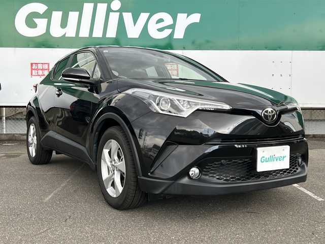 トヨタ Ｃ－ＨＲ S－T 福島県 2017(平29)年 1.5万km ブラックマイカ トヨタセーフティセンス/・衝突被害軽減ブレーキ/・オートハイビーム/・車線逸脱警報装置/・レーダークルーズコントロール/純正ナビ/・型番：NSZT-Y66T/・フルセグTV/BT/CD/DVD/SD/FM/AM/・バックカメラ/・ビルトインETC/前後ドライブレコーダー/・型番：TZ-DR210/革張りステアリング/・ステアリングスイッチ/電子パーキング/・オートブレーキホールド/USB充電ポート/電流ソケット/プッシュスタート/・スマートキー/・スペアキー1本/電動格納ミラー/・ウィンカーミラー/・オートミラー/横滑り防止装置/LEDヘッドライト/・ヘッドライトレベライザー/・オートライト/・フォグランプ/純正フロアマット/純正17インチAW/4WD