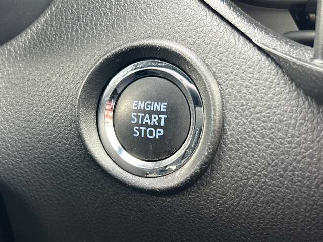 トヨタ Ｃ－ＨＲ S－T 福島県 2017(平29)年 1.5万km ブラックマイカ トヨタセーフティセンス/・衝突被害軽減ブレーキ/・オートハイビーム/・車線逸脱警報装置/・レーダークルーズコントロール/純正ナビ/・型番：NSZT-Y66T/・フルセグTV/BT/CD/DVD/SD/FM/AM/・バックカメラ/・ビルトインETC/前後ドライブレコーダー/・型番：TZ-DR210/革張りステアリング/・ステアリングスイッチ/電子パーキング/・オートブレーキホールド/USB充電ポート/電流ソケット/プッシュスタート/・スマートキー/・スペアキー1本/電動格納ミラー/・ウィンカーミラー/・オートミラー/横滑り防止装置/LEDヘッドライト/・ヘッドライトレベライザー/・オートライト/・フォグランプ/純正フロアマット/純正17インチAW/4WD