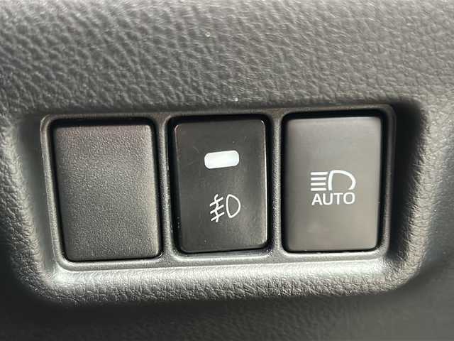 トヨタ Ｃ－ＨＲ S－T 福島県 2017(平29)年 1.5万km ブラックマイカ トヨタセーフティセンス/・衝突被害軽減ブレーキ/・オートハイビーム/・車線逸脱警報装置/・レーダークルーズコントロール/純正ナビ/・型番：NSZT-Y66T/・フルセグTV/BT/CD/DVD/SD/FM/AM/・バックカメラ/・ビルトインETC/前後ドライブレコーダー/・型番：TZ-DR210/革張りステアリング/・ステアリングスイッチ/電子パーキング/・オートブレーキホールド/USB充電ポート/電流ソケット/プッシュスタート/・スマートキー/・スペアキー1本/電動格納ミラー/・ウィンカーミラー/・オートミラー/横滑り防止装置/LEDヘッドライト/・ヘッドライトレベライザー/・オートライト/・フォグランプ/純正フロアマット/純正17インチAW/4WD