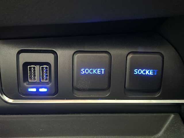 トヨタ Ｃ－ＨＲ S－T 福島県 2017(平29)年 1.5万km ブラックマイカ トヨタセーフティセンス/・衝突被害軽減ブレーキ/・オートハイビーム/・車線逸脱警報装置/・レーダークルーズコントロール/純正ナビ/・型番：NSZT-Y66T/・フルセグTV/BT/CD/DVD/SD/FM/AM/・バックカメラ/・ビルトインETC/前後ドライブレコーダー/・型番：TZ-DR210/革張りステアリング/・ステアリングスイッチ/電子パーキング/・オートブレーキホールド/USB充電ポート/電流ソケット/プッシュスタート/・スマートキー/・スペアキー1本/電動格納ミラー/・ウィンカーミラー/・オートミラー/横滑り防止装置/LEDヘッドライト/・ヘッドライトレベライザー/・オートライト/・フォグランプ/純正フロアマット/純正17インチAW/4WD