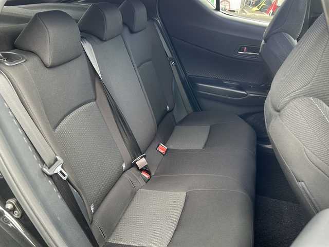 トヨタ Ｃ－ＨＲ S－T 福島県 2017(平29)年 1.5万km ブラックマイカ トヨタセーフティセンス/・衝突被害軽減ブレーキ/・オートハイビーム/・車線逸脱警報装置/・レーダークルーズコントロール/純正ナビ/・型番：NSZT-Y66T/・フルセグTV/BT/CD/DVD/SD/FM/AM/・バックカメラ/・ビルトインETC/前後ドライブレコーダー/・型番：TZ-DR210/革張りステアリング/・ステアリングスイッチ/電子パーキング/・オートブレーキホールド/USB充電ポート/電流ソケット/プッシュスタート/・スマートキー/・スペアキー1本/電動格納ミラー/・ウィンカーミラー/・オートミラー/横滑り防止装置/LEDヘッドライト/・ヘッドライトレベライザー/・オートライト/・フォグランプ/純正フロアマット/純正17インチAW/4WD