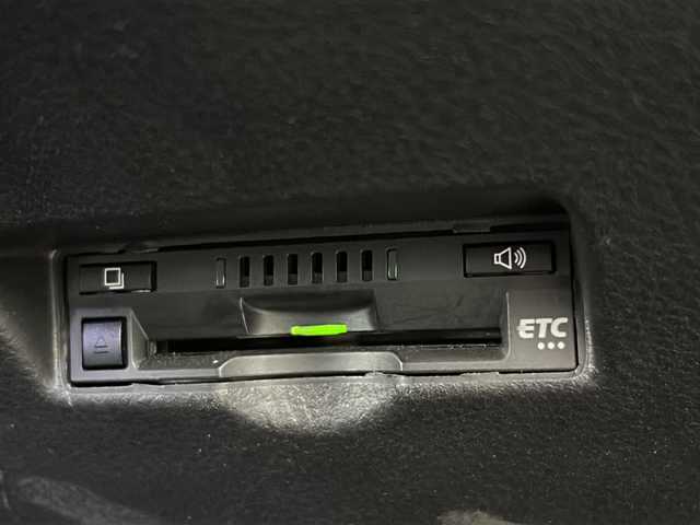 トヨタ Ｃ－ＨＲ S－T 福島県 2017(平29)年 1.5万km ブラックマイカ トヨタセーフティセンス/・衝突被害軽減ブレーキ/・オートハイビーム/・車線逸脱警報装置/・レーダークルーズコントロール/純正ナビ/・型番：NSZT-Y66T/・フルセグTV/BT/CD/DVD/SD/FM/AM/・バックカメラ/・ビルトインETC/前後ドライブレコーダー/・型番：TZ-DR210/革張りステアリング/・ステアリングスイッチ/電子パーキング/・オートブレーキホールド/USB充電ポート/電流ソケット/プッシュスタート/・スマートキー/・スペアキー1本/電動格納ミラー/・ウィンカーミラー/・オートミラー/横滑り防止装置/LEDヘッドライト/・ヘッドライトレベライザー/・オートライト/・フォグランプ/純正フロアマット/純正17インチAW/4WD