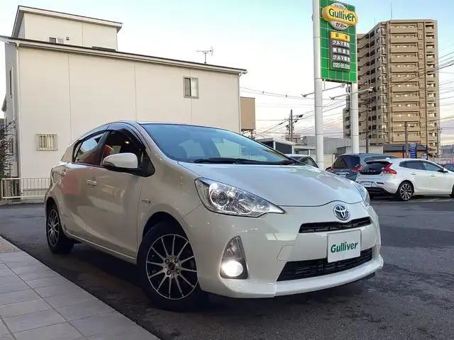 トヨタ アクア S 愛知県 2012(平24)年 5万km ライムホワイトパールクリスタルシャイン スマートキー　/プッシュスタート　/ＬＥＤヘッド　/ＥＴＣ　/シートヒーター　/フロントドライブレコーダー　/ステアリングスイッチ　/バックカメラ　/純正ＳＤナビ　/フルセグ　/オートライト　/社外１５インチアルミ