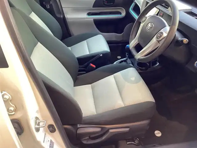 トヨタ アクア S 愛知県 2012(平24)年 5万km ライムホワイトパールクリスタルシャイン スマートキー　/プッシュスタート　/ＬＥＤヘッド　/ＥＴＣ　/シートヒーター　/フロントドライブレコーダー　/ステアリングスイッチ　/バックカメラ　/純正ＳＤナビ　/フルセグ　/オートライト　/社外１５インチアルミ