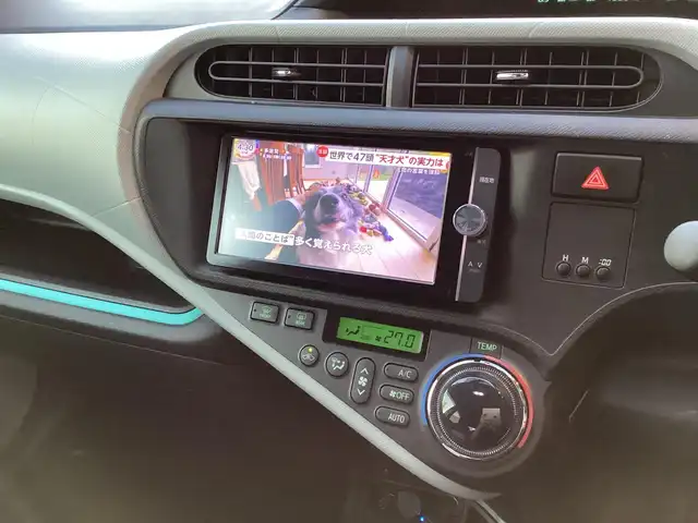 トヨタ アクア S 愛知県 2012(平24)年 5万km ライムホワイトパールクリスタルシャイン スマートキー　/プッシュスタート　/ＬＥＤヘッド　/ＥＴＣ　/シートヒーター　/フロントドライブレコーダー　/ステアリングスイッチ　/バックカメラ　/純正ＳＤナビ　/フルセグ　/オートライト　/社外１５インチアルミ