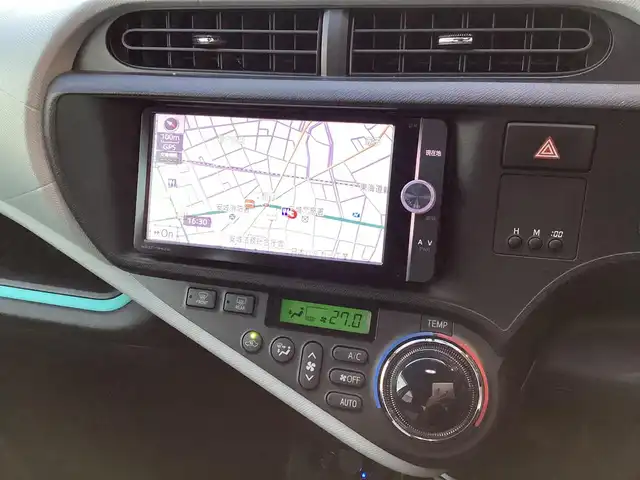 トヨタ アクア S 愛知県 2012(平24)年 5万km ライムホワイトパールクリスタルシャイン スマートキー　/プッシュスタート　/ＬＥＤヘッド　/ＥＴＣ　/シートヒーター　/フロントドライブレコーダー　/ステアリングスイッチ　/バックカメラ　/純正ＳＤナビ　/フルセグ　/オートライト　/社外１５インチアルミ