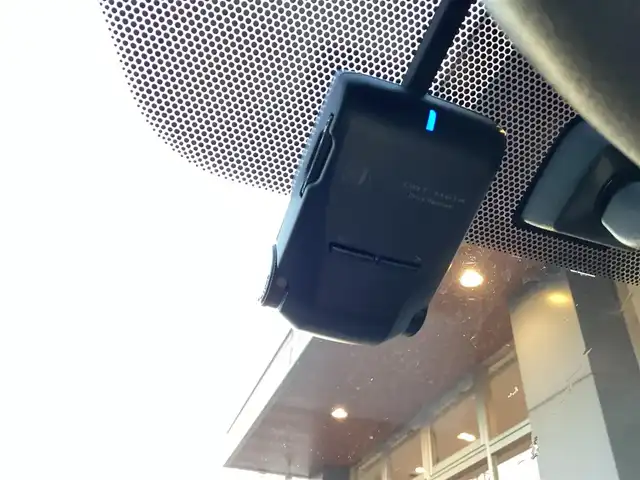 トヨタ アクア S 愛知県 2012(平24)年 5万km ライムホワイトパールクリスタルシャイン スマートキー　/プッシュスタート　/ＬＥＤヘッド　/ＥＴＣ　/シートヒーター　/フロントドライブレコーダー　/ステアリングスイッチ　/バックカメラ　/純正ＳＤナビ　/フルセグ　/オートライト　/社外１５インチアルミ