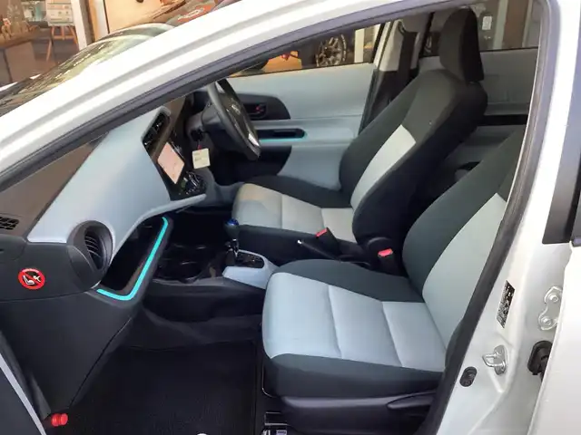 トヨタ アクア S 愛知県 2012(平24)年 5万km ライムホワイトパールクリスタルシャイン スマートキー　/プッシュスタート　/ＬＥＤヘッド　/ＥＴＣ　/シートヒーター　/フロントドライブレコーダー　/ステアリングスイッチ　/バックカメラ　/純正ＳＤナビ　/フルセグ　/オートライト　/社外１５インチアルミ