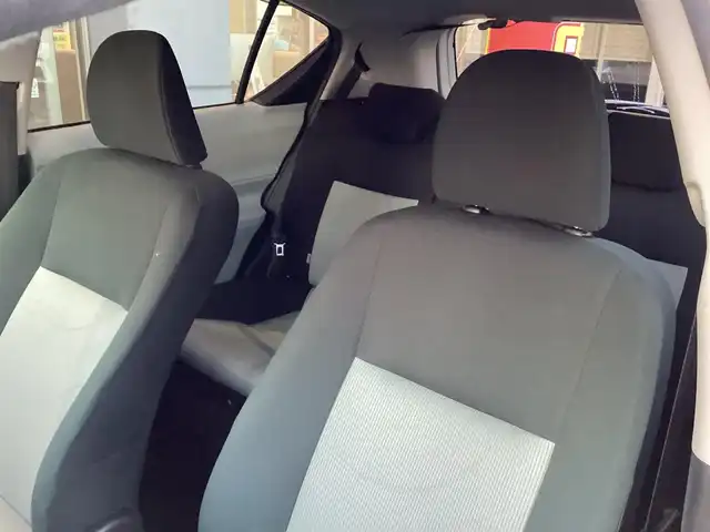 トヨタ アクア S 愛知県 2012(平24)年 5万km ライムホワイトパールクリスタルシャイン スマートキー　/プッシュスタート　/ＬＥＤヘッド　/ＥＴＣ　/シートヒーター　/フロントドライブレコーダー　/ステアリングスイッチ　/バックカメラ　/純正ＳＤナビ　/フルセグ　/オートライト　/社外１５インチアルミ