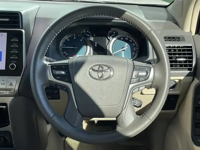 トヨタ ランドクルーザー プラド TX Lパッケージ マットブラED 和歌山県 2023(令5)年 7.1万km ホワイトパールクリスタルシャイン 純正9インチナビ/全方位カメラ/フルセグTV/衝突軽減ブレーキ/レーダークルコン/ブラインドスポットモニター/前後コーナーセンサー/オートライト/ビルトインETC2.0/シートヒーター/シートベンチレーション/パワーシート/ルーフレール/LEDヘッドライト/フォグランプ/電格ミラー