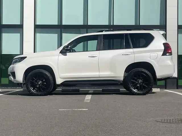トヨタ ランドクルーザー プラド TX Lパッケージ マットブラED 和歌山県 2023(令5)年 7.1万km ホワイトパールクリスタルシャイン 純正9インチナビ/全方位カメラ/フルセグTV/衝突軽減ブレーキ/レーダークルコン/ブラインドスポットモニター/前後コーナーセンサー/オートライト/ビルトインETC2.0/シートヒーター/シートベンチレーション/パワーシート/ルーフレール/LEDヘッドライト/フォグランプ/電格ミラー