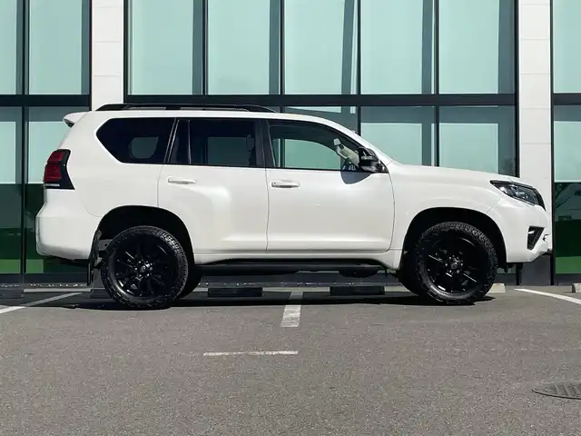 トヨタ ランドクルーザー プラド TX Lパッケージ マットブラED 和歌山県 2023(令5)年 7.1万km ホワイトパールクリスタルシャイン 純正9インチナビ/全方位カメラ/フルセグTV/衝突軽減ブレーキ/レーダークルコン/ブラインドスポットモニター/前後コーナーセンサー/オートライト/ビルトインETC2.0/シートヒーター/シートベンチレーション/パワーシート/ルーフレール/LEDヘッドライト/フォグランプ/電格ミラー