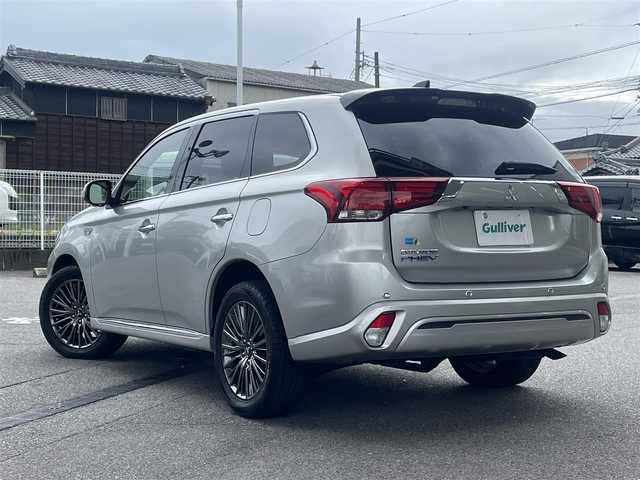 三菱 アウトランダー ＰＨＥＶ Sエディション 徳島県 2020(令2)年 5.4万km シルバーⅡ カラーコードX42U25/４WD/ワンオーナー/純正メモリーナビ/AMFM/フルセグ/BT/USB/サンルーフ/アラウンドビューモニター/ETC/レザーシート/シートヒーター/レーダークルーズコントロール/衝突軽減システム/LDW/BSM/クリアランスソナー/パワーバックドア/三菱パワーサウンドシステム/１００V電源/ステアリングヒーター/LEDヘッドライト/純正18インチAW/スタッドレスタイヤ付き社外AWあり/充電コード/保証書/取扱説明書/スペアキー