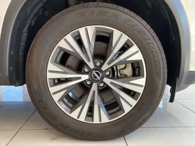 日産 エクストレイル X e－4ORCE 埼玉県 2022(令4)年 3万km シルバーⅡ プロパイロット　/エマージェンシーブレーキ /純正12.3型ナビ　/アラウンドビューモニター　/LEDオートライト /シートヒーター /ステアリングヒーター /純正18インチアルミホイール /ブラインドスポットモニター/インテリジェントミラー /ETC