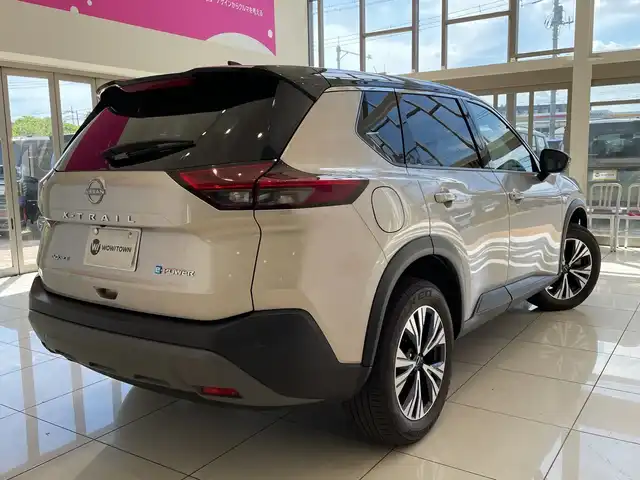 日産 エクストレイル X e－4ORCE 埼玉県 2022(令4)年 3万km シルバーⅡ プロパイロット　/エマージェンシーブレーキ /純正12.3型ナビ　/アラウンドビューモニター　/LEDオートライト /シートヒーター /ステアリングヒーター /純正18インチアルミホイール /ブラインドスポットモニター/インテリジェントミラー /ETC