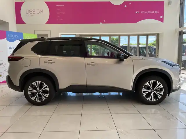 日産 エクストレイル X e－4ORCE 埼玉県 2022(令4)年 3万km シルバーⅡ プロパイロット　/エマージェンシーブレーキ /純正12.3型ナビ　/アラウンドビューモニター　/LEDオートライト /シートヒーター /ステアリングヒーター /純正18インチアルミホイール /ブラインドスポットモニター/インテリジェントミラー /ETC