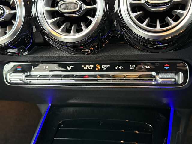 メルセデス・ベンツ Ｍ・ベンツ ＧＬＢ２００ｄ 4マチック AMGライン 道南・函館 2021(令3)年 3.7万km ポーラホワイト ワンオーナー車/スライディングガラスルーフ/アドバンスドパッケージ/・ヘッドアップディスプレイ(HUD)/・アドバンスドサウンドシステム/AMGレザーエクスクルーシブパッケージ/・本革シート/・アンビエントライト（64色）/フロントメモリー付きパワーシート/シートヒーター/純正ナビTV　360度カメラ/キーレスゴー/スペアキー有/フットトランクオープナー/新車時保証書/取扱説明書