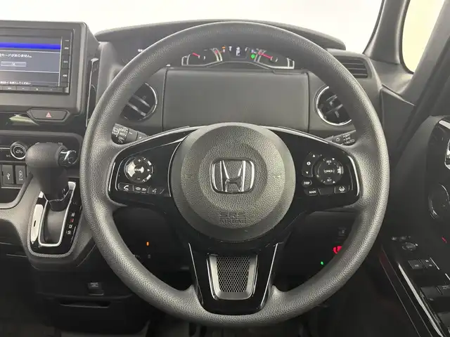 ホンダ Ｎ ＢＯＸ カスタム L 埼玉県 2022(令4)年 3.4万km クリスタルブラックパール 純正ナビ　VXM-225Ci/バックカメラ/ETC/Honda SENSING/・衝突軽減ブレーキ/・歩行者事故低減ステアリング/・路外逸脱抑制機能/・渋滞追従機能付アダプティブクルーズコントロール/・車線維持支援システム/・先行車発進お知らせ機能/・標識認識機能/・オートマチックハイビーム/前席シートヒーター/電子パーキングシステム/ブレーキホールド/ウィンカーミラー/フロントフォグランプ/ロールサンシェード/純正フロアマット/純正14インチアルミホイール