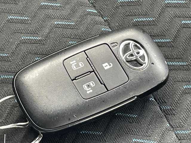 トヨタ ルーミー カスタムG 佐賀県 2021(令3)年 1万km レーザーブルークリスタルシャイン モデリスタエアロ/スマートアシストIII/・レーダークルーズコントロール/・衝突回避支援ブレーキ/・車線逸脱警報/・誤発進抑制制御/・先行車発進お知らせ機能/・標識認識機能/・ふらつき警報/純正9型ディスプレイオーディオ/・TV Bluetooth USB/全方位カメラ/前後ドライブレコーダー/両側パワースライドドア/電子パーキング/ブレーキホールド機能/D＋N席シートヒーター/後席用サイドサンシェード/ISOFIX/ステアリングリモコン/純正LEDヘッドライト/フォグライト/オートハイビーム/プッシュスタート/スマートキー
