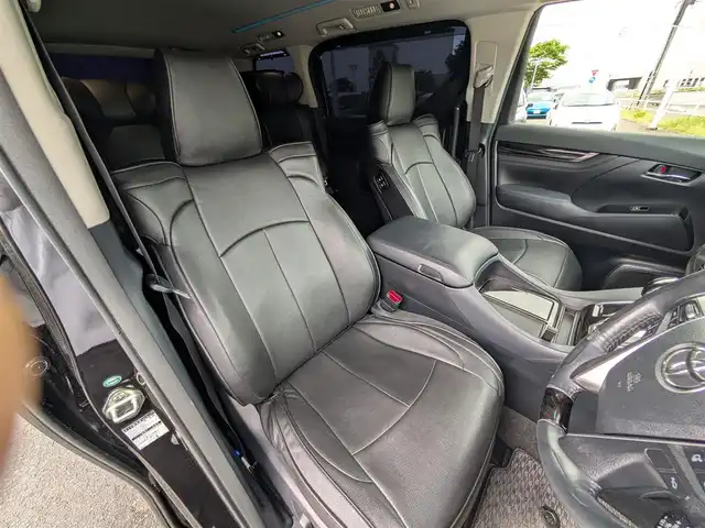 トヨタ ヴェルファイア Z Gエディション 福井県 2015(平27)年 8.9万km バーニングブラッククリスタルシャインガラスフレーク 純正18インチAW/ビルトインETC/レーダークルーズコントロール/衝突被害軽減システム/アイドリングストップ/１００V充電/後席用フリップダウンモニター/前席パワーシート/ステアリングヒーター/オットマン/電動リアゲート/両側パワースライドドア/前方ドライブレコーダー/前後コーナーセンサー/純正10インチメモリナビ（CD/DVD/BT/USB）/横滑り防止装置/盗難防止装置/LEDヘッドライト/スタッドレスタイヤ積込/社外シートカバー/オートホールド