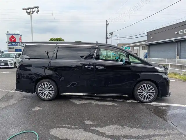 トヨタ ヴェルファイア Z Gエディション 福井県 2015(平27)年 8.9万km バーニングブラッククリスタルシャインガラスフレーク 純正18インチAW/ビルトインETC/レーダークルーズコントロール/衝突被害軽減システム/アイドリングストップ/１００V充電/後席用フリップダウンモニター/前席パワーシート/ステアリングヒーター/オットマン/電動リアゲート/両側パワースライドドア/前方ドライブレコーダー/前後コーナーセンサー/純正10インチメモリナビ（CD/DVD/BT/USB）/横滑り防止装置/盗難防止装置/LEDヘッドライト/スタッドレスタイヤ積込/社外シートカバー/オートホールド