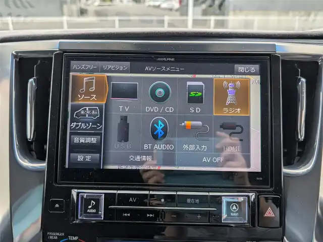 トヨタ ヴェルファイア Z Gエディション 福井県 2015(平27)年 8.9万km バーニングブラッククリスタルシャインガラスフレーク 純正18インチAW/ビルトインETC/レーダークルーズコントロール/衝突被害軽減システム/アイドリングストップ/１００V充電/後席用フリップダウンモニター/前席パワーシート/ステアリングヒーター/オットマン/電動リアゲート/両側パワースライドドア/前方ドライブレコーダー/前後コーナーセンサー/純正10インチメモリナビ（CD/DVD/BT/USB）/横滑り防止装置/盗難防止装置/LEDヘッドライト/スタッドレスタイヤ積込/社外シートカバー/オートホールド