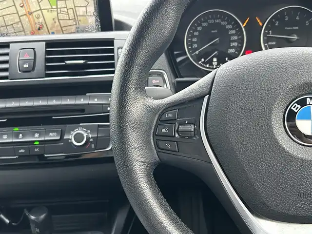 ＢＭＷ １１８ｉ スタイル 愛知県 2015(平27)年 9.1万km アルピンホワイトⅢ 純正メモリナビ/バックカメラ/アイドリングストップ/ウィンカーミラー/クルーズコントロール/プッシュスタート/ETC/ハーフレザーシート