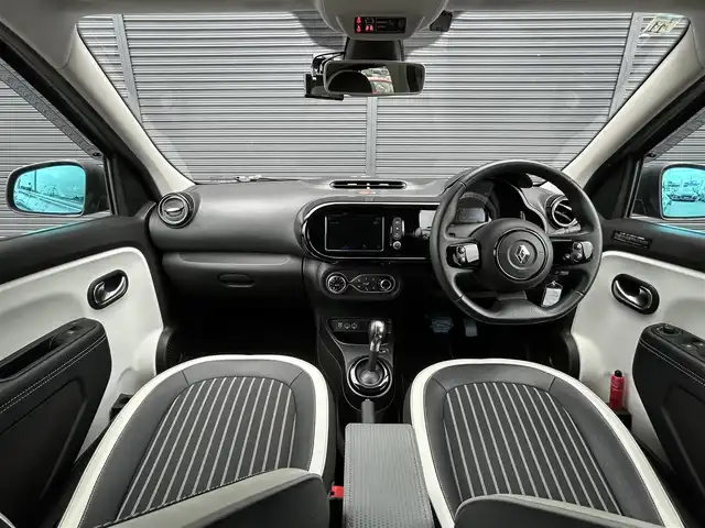 ルノー トゥインゴ サンドレ 茨城県 2020(令2)年 4.7万km グレー 後期型　/１００台限定車　/半革　/シートヒーター　/サブウーハー　/サイドプロテクションモール　/ＣａｒＰｌａｙ　/ＢＴ　/ＵＳＢ　/Ｂカメラ　/パークセンサー　/レーンアシスト　/ＬＥＤ　/クルーズコントロール　/ＥＴＣ/純正16インチAW/禁煙車