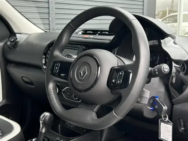 ルノー トゥインゴ サンドレ 茨城県 2020(令2)年 4.7万km グレー 後期型　/１００台限定車　/半革　/シートヒーター　/サブウーハー　/サイドプロテクションモール　/ＣａｒＰｌａｙ　/ＢＴ　/ＵＳＢ　/Ｂカメラ　/パークセンサー　/レーンアシスト　/ＬＥＤ　/クルーズコントロール　/ＥＴＣ/純正16インチAW/禁煙車